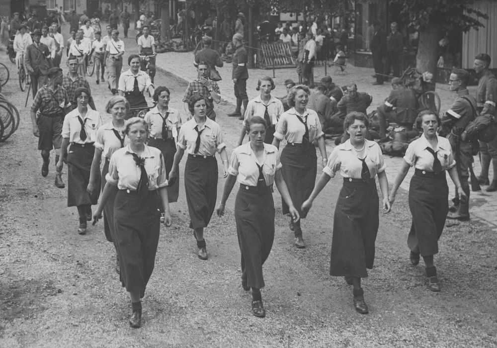 1928: The Walk of the World